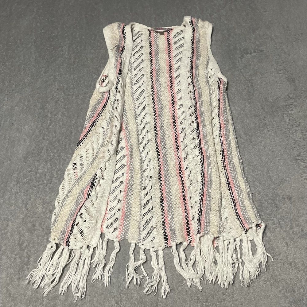 𝅺JUSTICE sweater vest with fringe size 12/14. EUC. SO cute!
